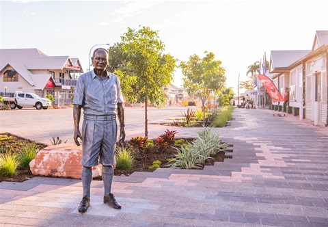 chinatown-sam-male-statue.jpg