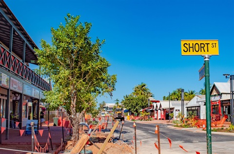 _8100471_shortstreet.jpg